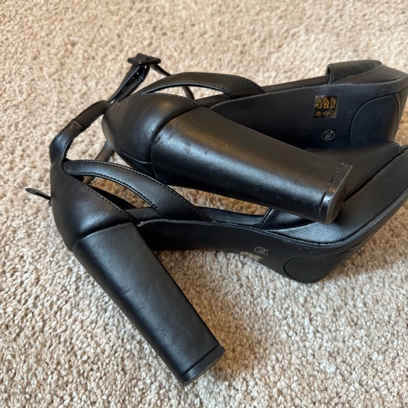 Chinese Laundry | Black Ankle Strap Platform Heels 7.5 - Picture 6 of 6
